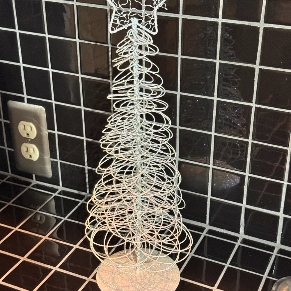 Wire Spiral Christmas Tree